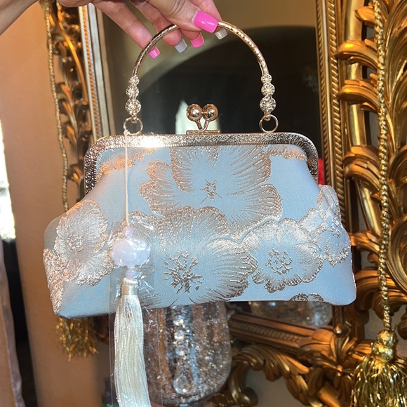 NIP Floral Pattern Evening Clutch Bag with Buckle Closure - Fabric Shoul… - Picture 7 of 7